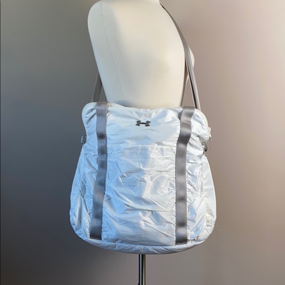 Under Armour Handbags - EUC Under Armour Yoga/Gym Bag